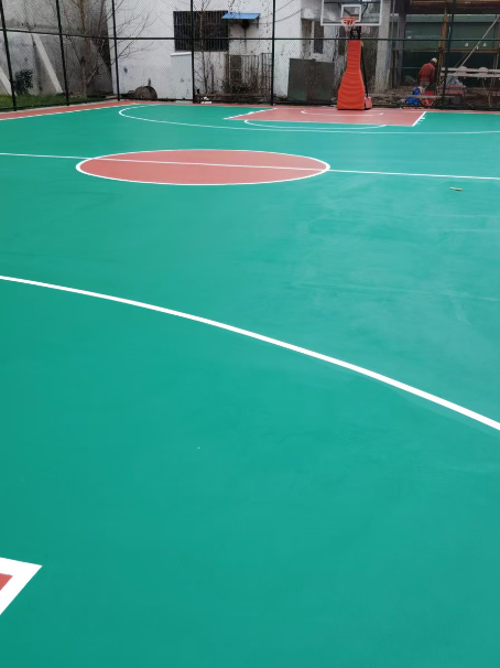 普安 球场长期使用易出现地面开裂